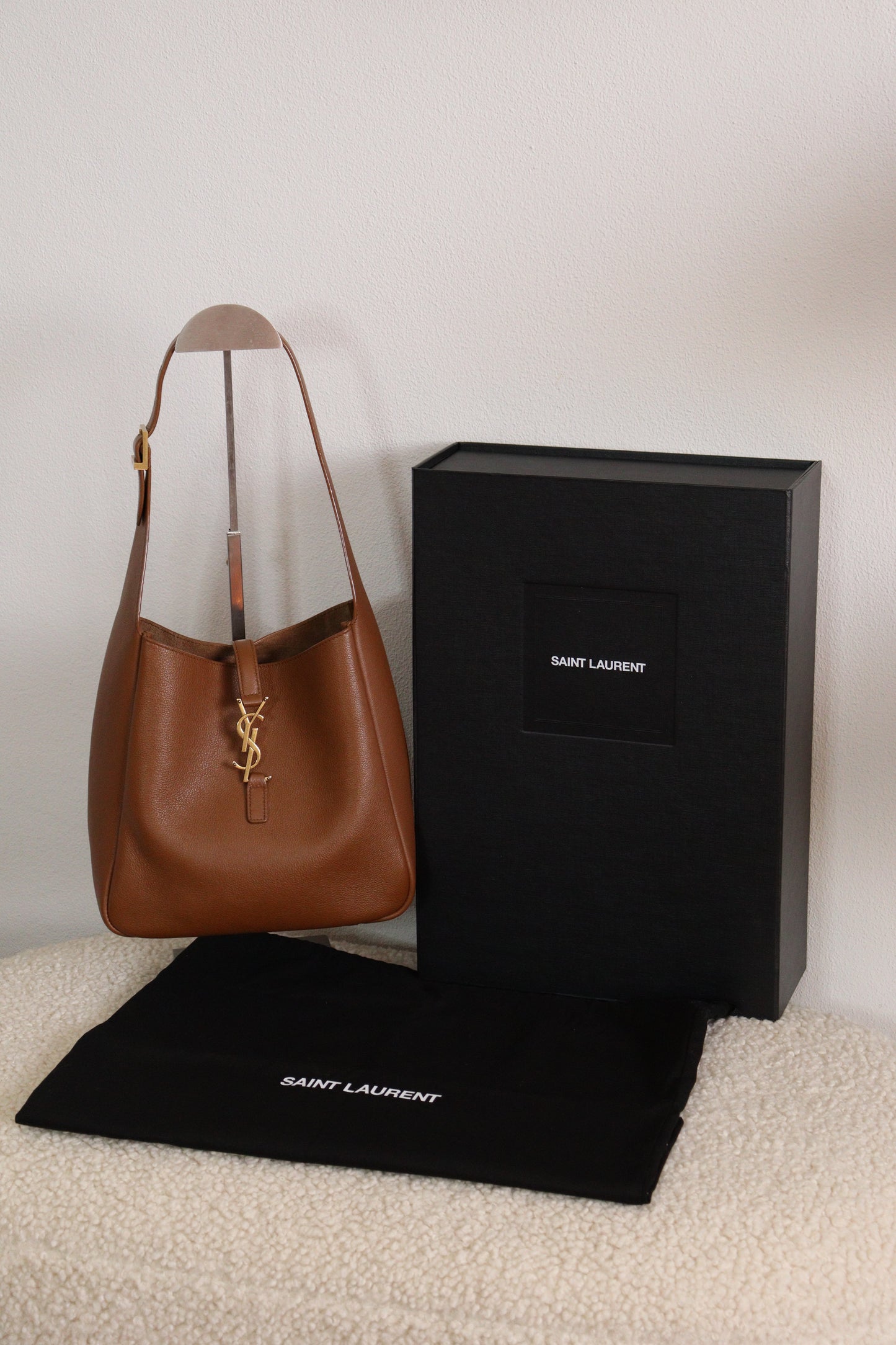 Saint Laurent Le 5 à 7 Supple Small