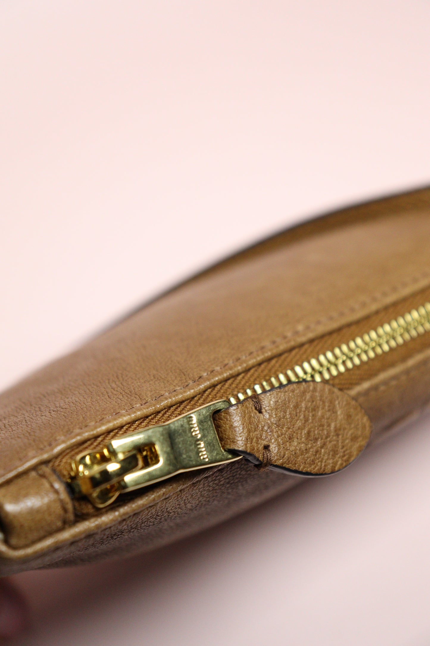 Miu Miu Logo-Lettering Pochette