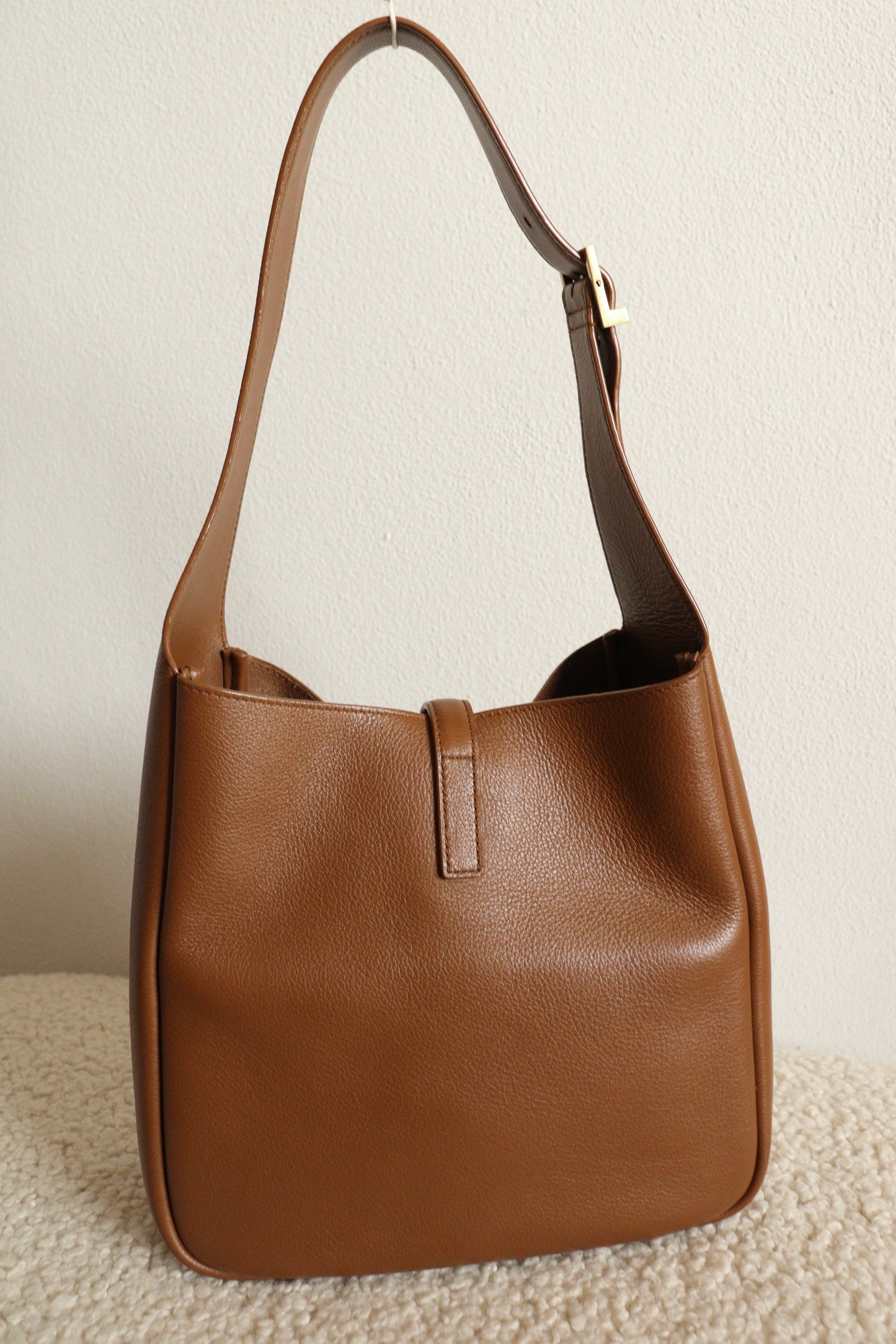 Saint Laurent Le 5 à 7 Supple Small