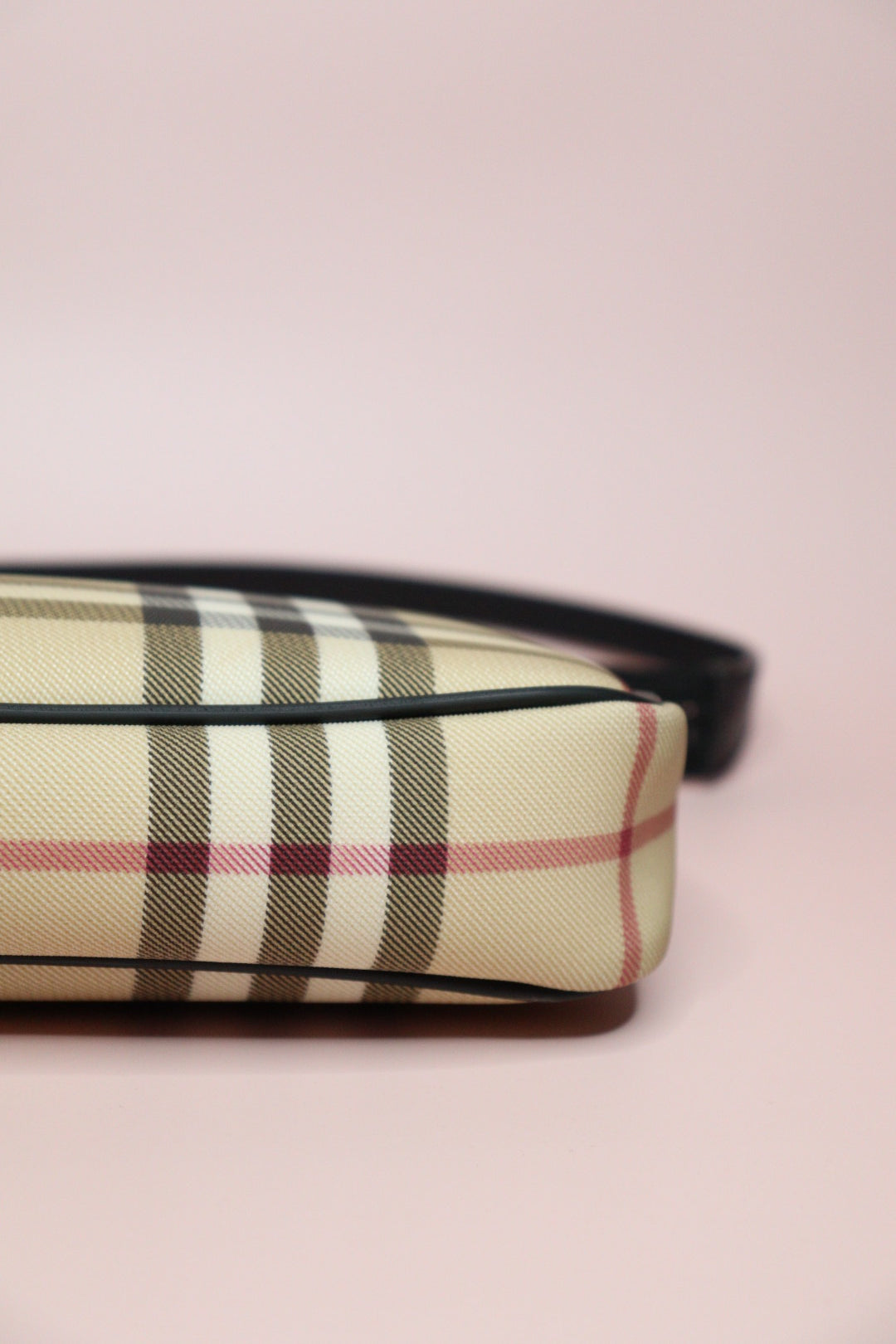 Burberry Classic Pochette
