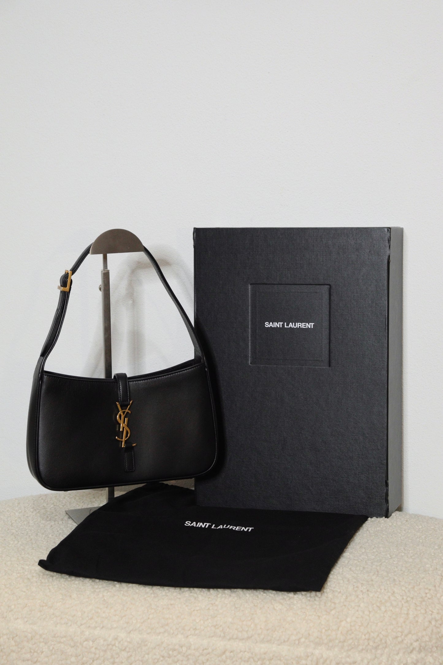 Saint Laurent Le 5 à 7 Hobo