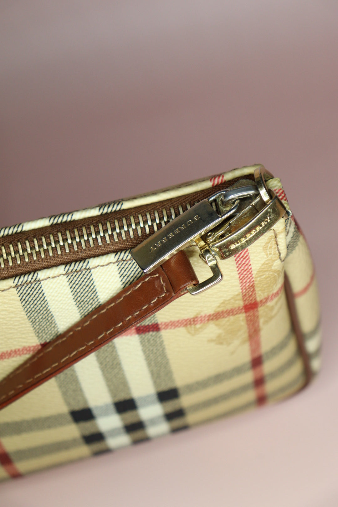 Burberry Classic Pochette