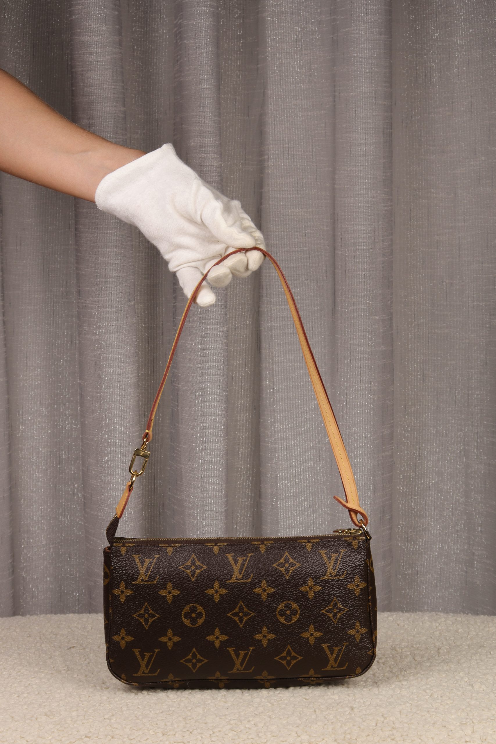 Louis Vuitton Pochette Accessoires - Image 2