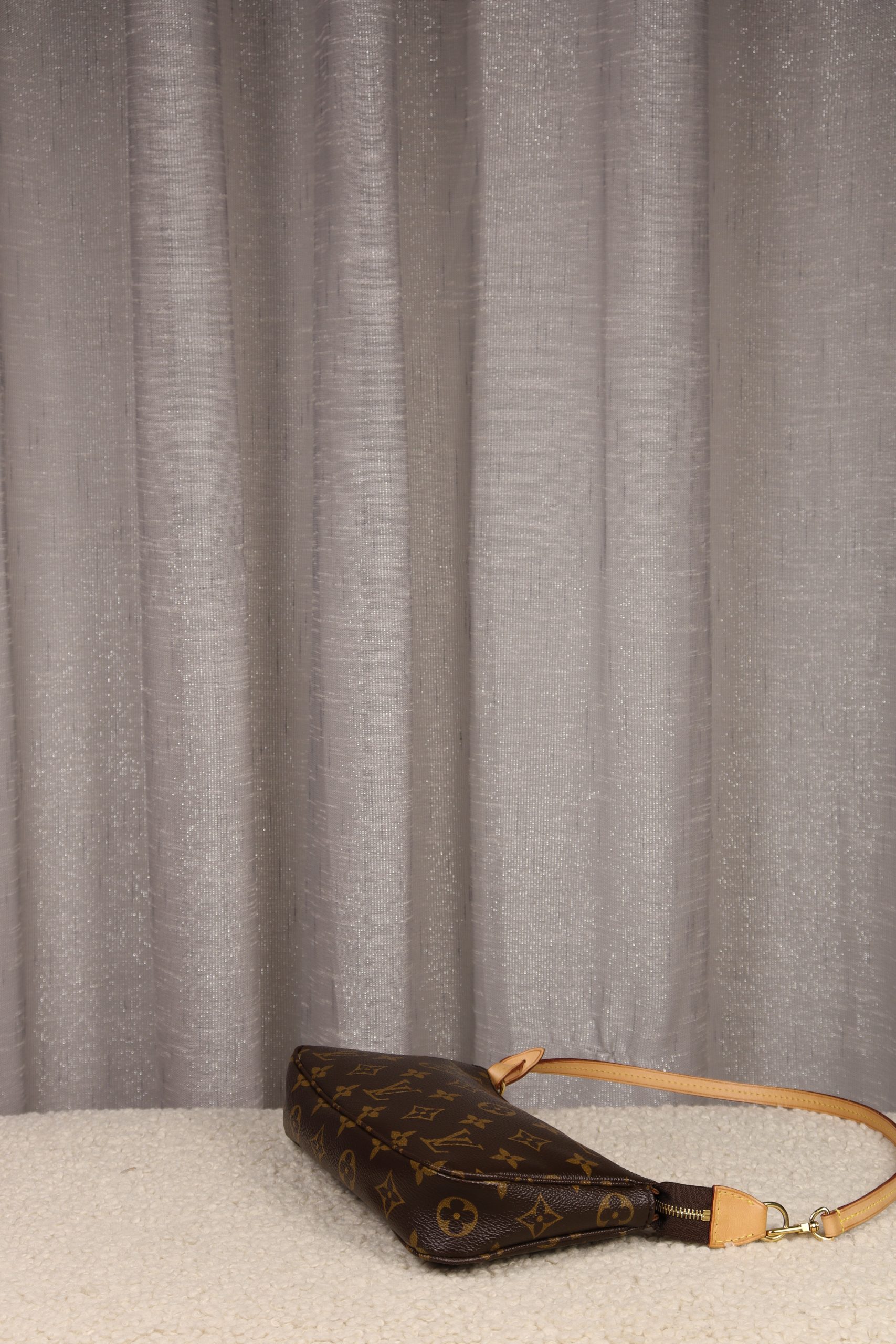 Louis Vuitton Pochette Accessoires - Image 6